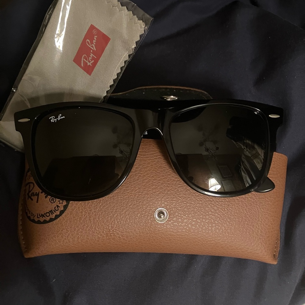 NEW Ray-Ban Black Wayfarer Sunglasses
